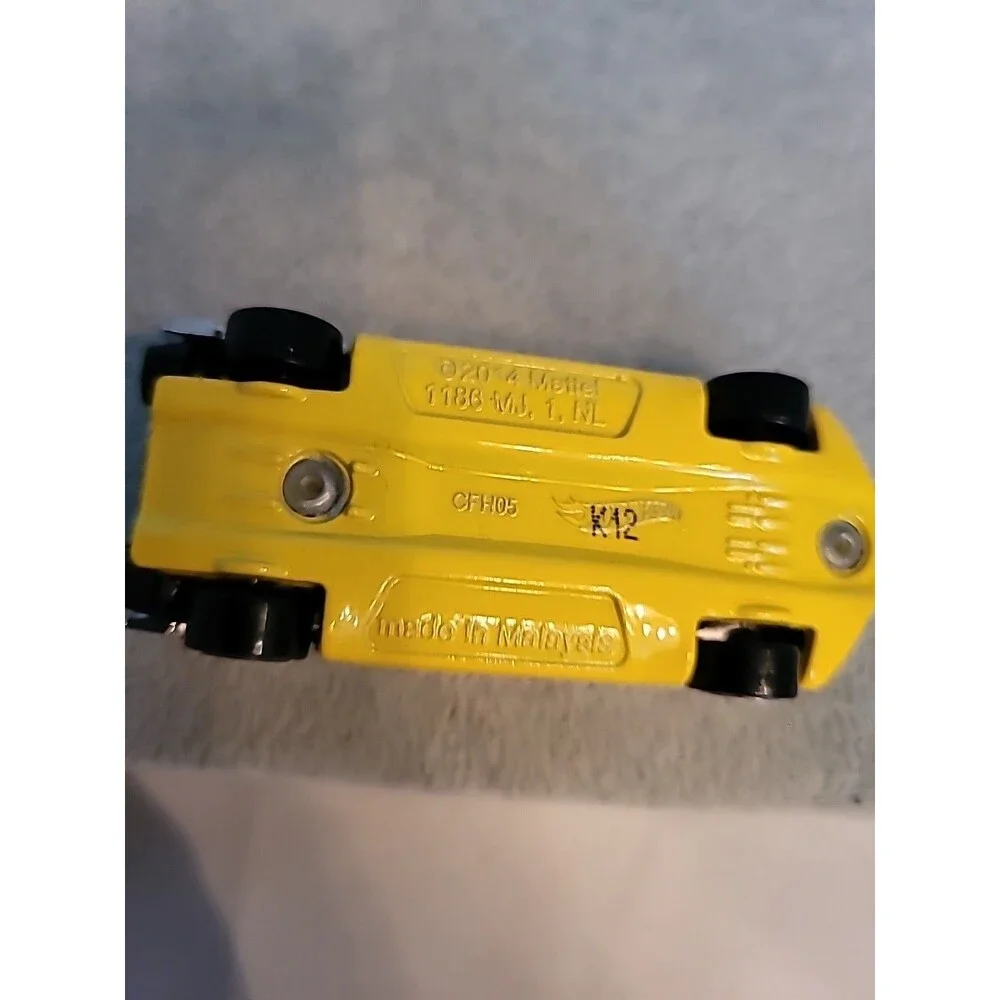 2014 Hot Wheels Silver Chrome Yellow Race Car 1:64 Vetuskey #17